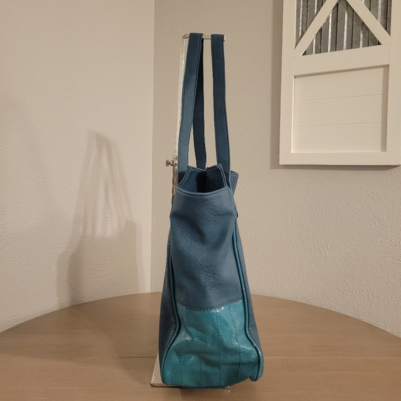 G by Guess Tote Bag - Picture 2 of 13